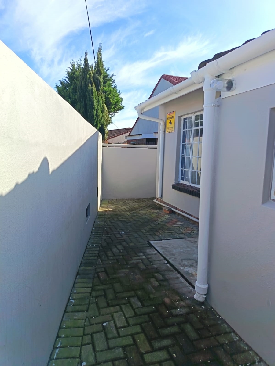To Let 3 Bedroom Property for Rent in Aston Bay Eastern Cape